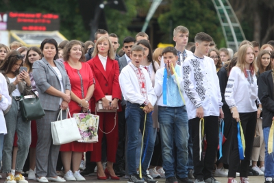 На головній площі Тернополя студенти та учні відсвяткували День знань (фоторепортаж)