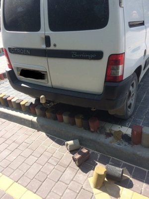 На Тернопільщині водій зруйнував нещодавно облаштований бордюр (фотофакт)