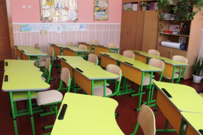 На Тернопільщині батьки масово забирають зі шкіл документи першачків