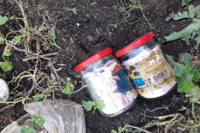 Мешканка Тернопільщини звинувачувала сусіда у крадіжці грошей та коштовностей, які сама закопала на городі
