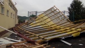 Буревій зірвав дах школи на Тернопільщині (фото)