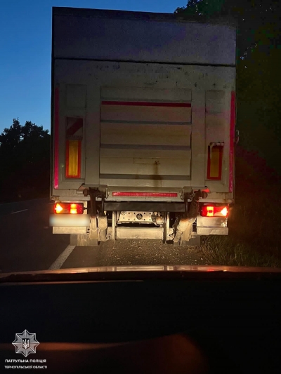 Тернопільські патрульні виявили водія вантажівки з підробленими документами