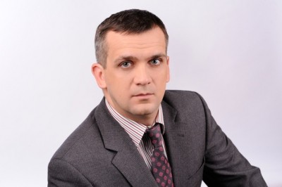 Розшукують чоловіка, який понад 2 місяці тому у центрі Тернополя підрізав екс-депутата Турського