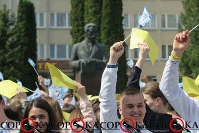 На день університету студенти тернопільського вишу собою склали гігантську карту України, яка стала рекордною (фото)