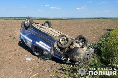 ДТП на Тернопільщині: автомобіль злетів у кювет та перекинувся