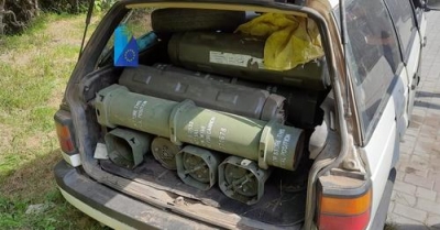 У салоні автомобіля мешканець Кременеччини перевозив боєприпаси та гранату із запаломм
