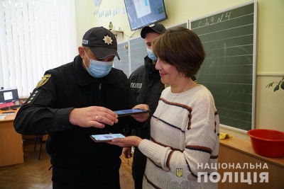 У вчителів та інших працівників шкіл Тернополя перевіряли Covid-сертифікати
