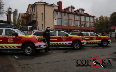 Три райони на Тернопільщині отримали сучасні аварійно-рятувальні автомобілі (фоторепортаж)