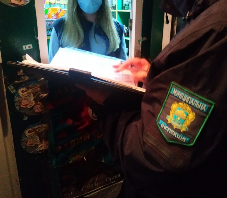 Нічний рейд торговельними закладами Тернополя: що виявили поліцейські?