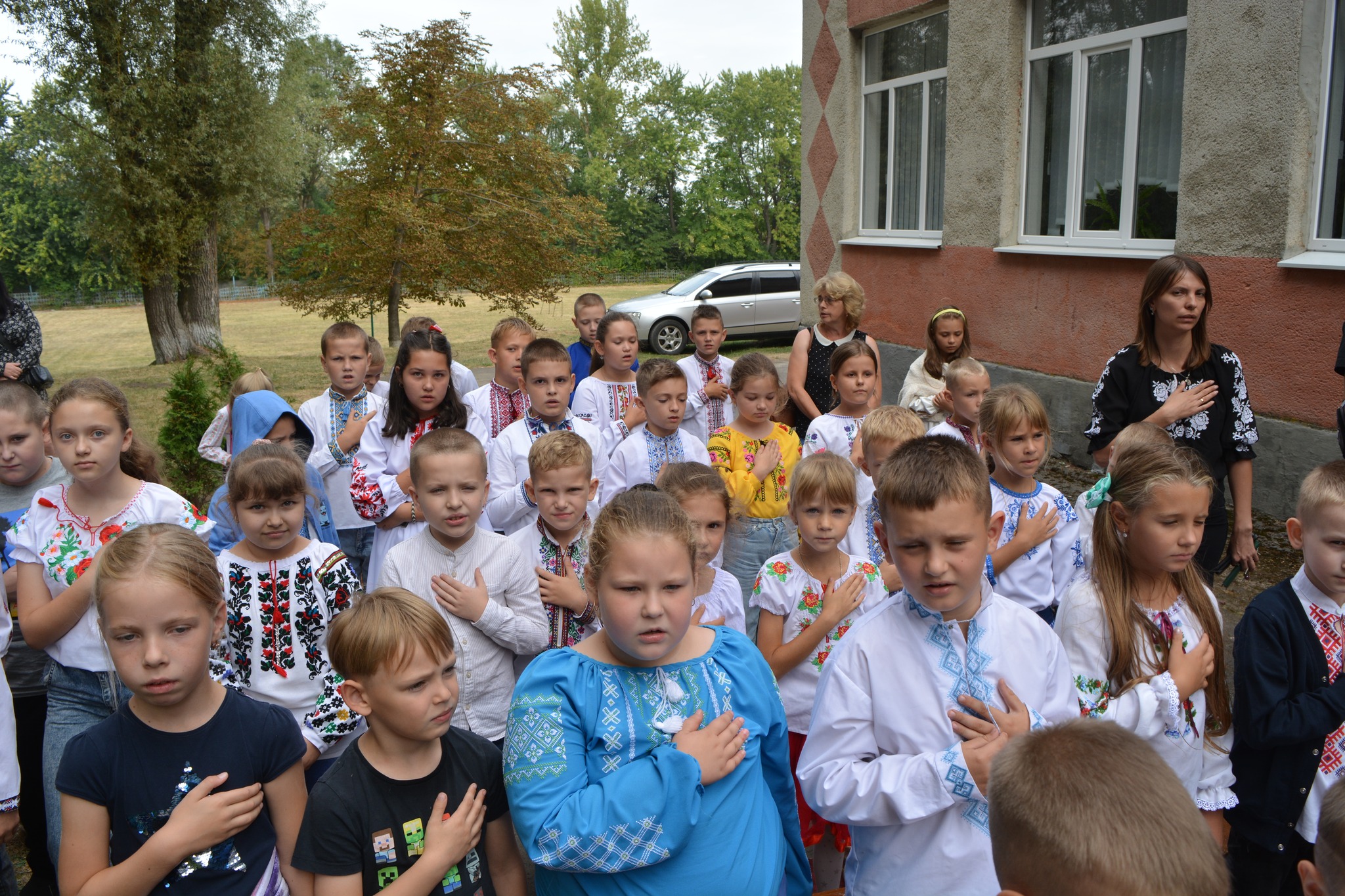 У громаді на Тернопільщині відкрили меморіальну дошку полеглому воїну Олексію Карпюку