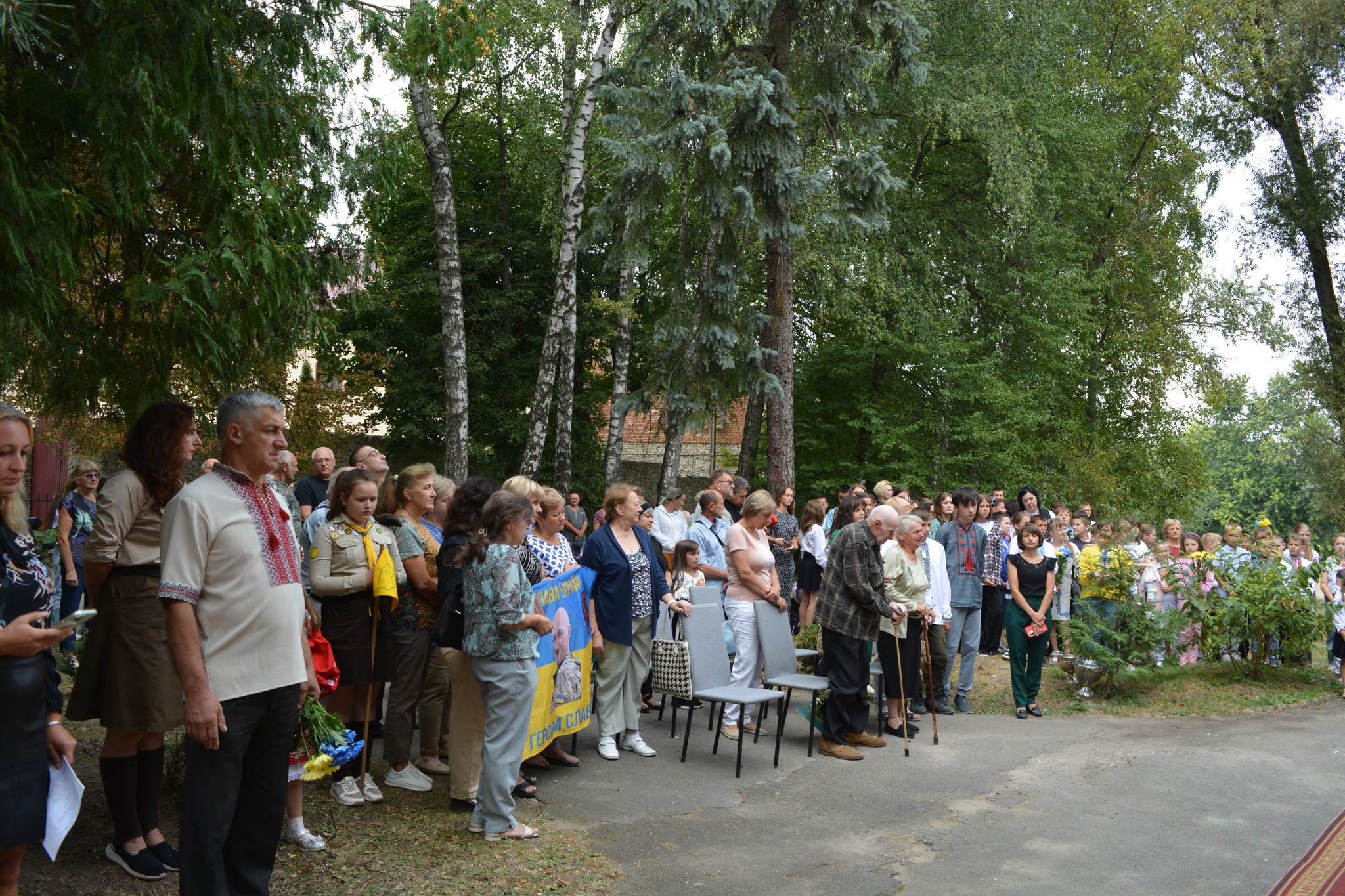 У громаді на Тернопільщині відкрили меморіальну дошку полеглому воїну Олексію Карпюку