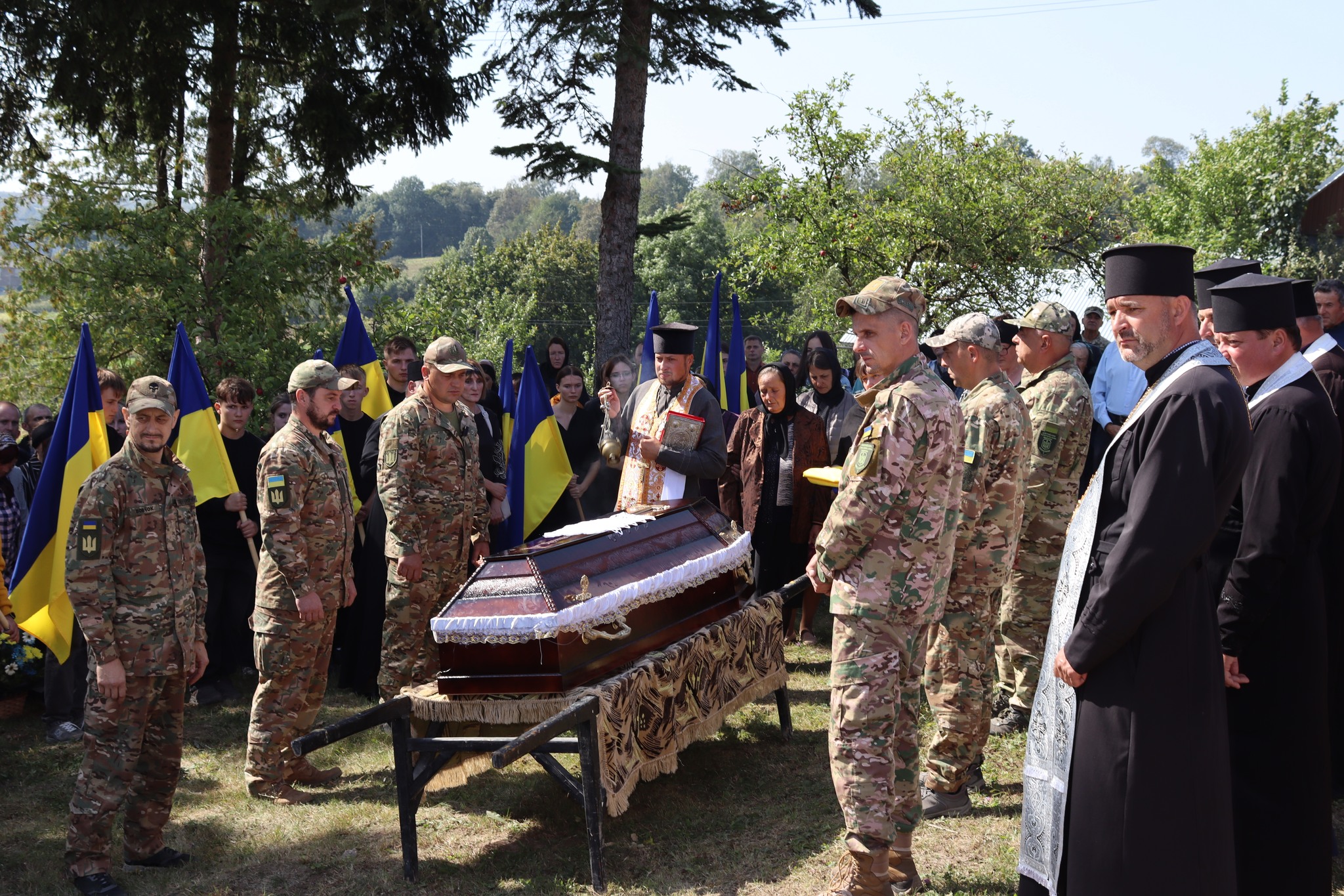 Громада Тернопільщини попрощалася з полеглим захисником Віталієм Болтиком