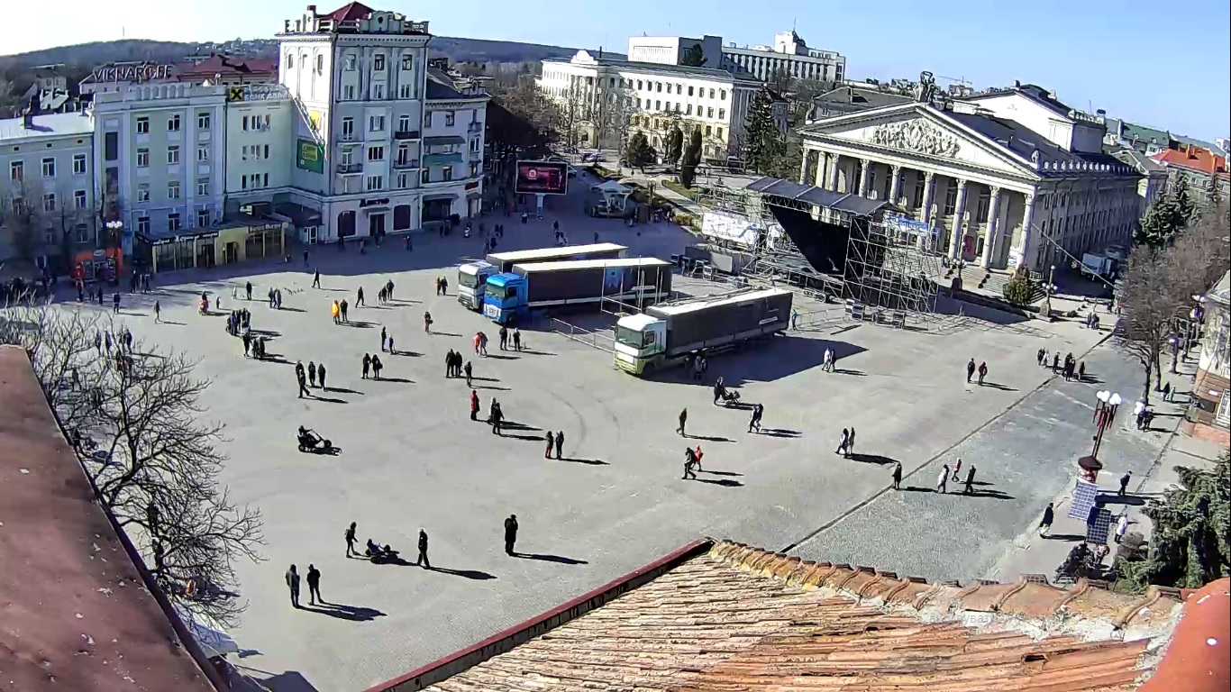 вид з веб-камери на Театральний майдан (з готелю "Україна") 