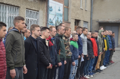 Понад 40 юнаків з Тернопільщини урочисто провели до армії