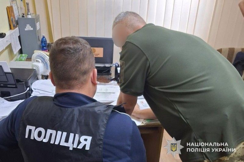 За безоплатну медичну послугу лікар з Тернополя вимагав у військовослужбовця 11 000 гривень