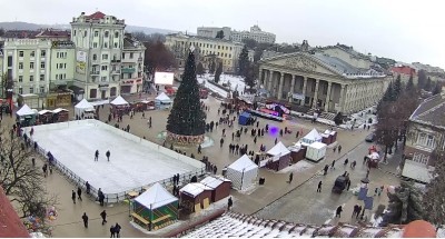 Вже за годину центральна ялинка Тернополя засвітиться вогнями