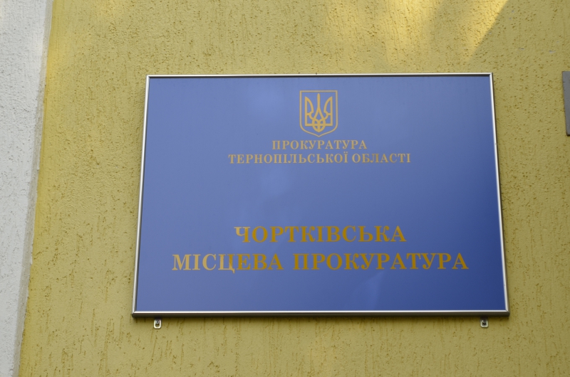 На Тернопільщині жінка побила та силоміць утримувала в автомобілі однокласника свого сина