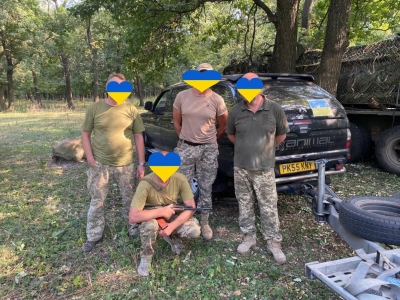 Подружжя з Тернополя придбало автомобіль для захисників України