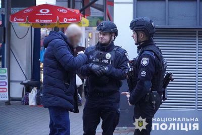 На центральному автовокзалі Тернополя чоловік погрожував підірвати гранату