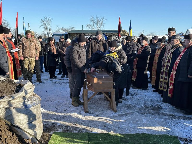 На Тернопільщині провели в останню дорогу воїна Василя Міляна