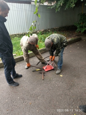 На одній із вулиць Тернополя повторно демонтували паркувальні бар&#039;єри