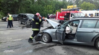 У Тернополі на вул.15 Квітня не розминулися BMW 320 D та BMW Х5. Є постраждалі