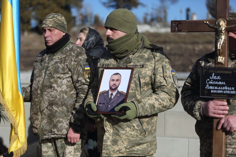 Сотні людей у Тернополі попрощалися з майором Степаном Лехом, який загинув на війні (фоторепортаж)