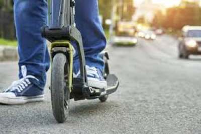 У Тернополі 20-річний хлопець на електросамокаті збив велосипедистку