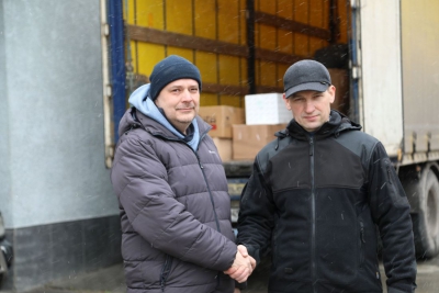 «Всіма силами допомагаємо українським містам»: Микола Люшняк організував 35 тонн гумдопомоги для Чернігова (відео)