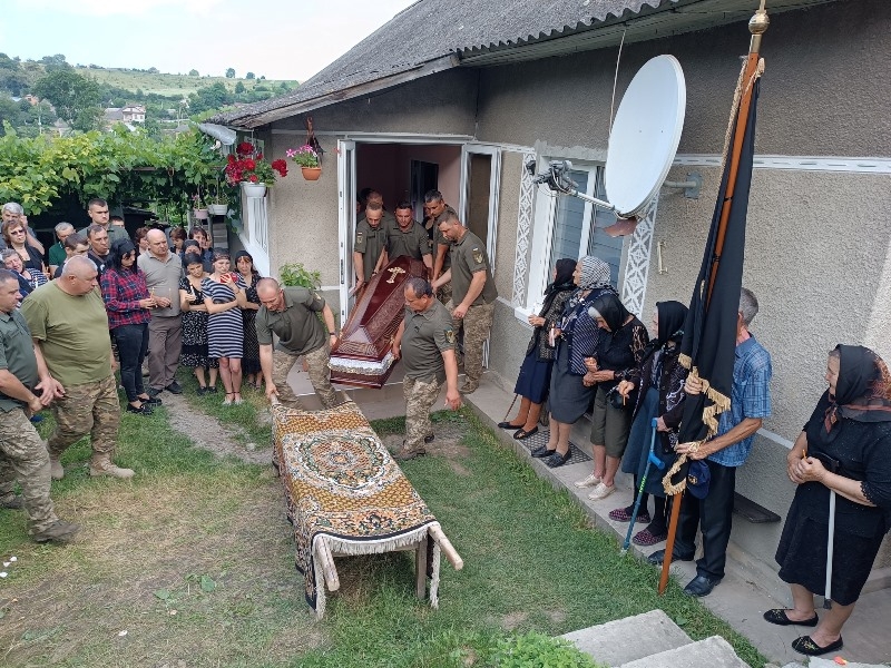 На Борщівщині попрощалися з Героєм Віталієм Лавренюком (фото)
