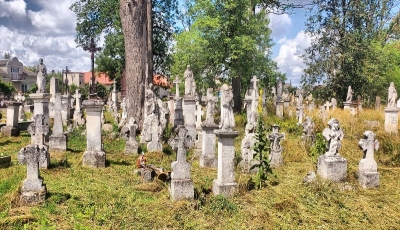 На Тернопільщині найбільше в Україні цвинтарних скульптур