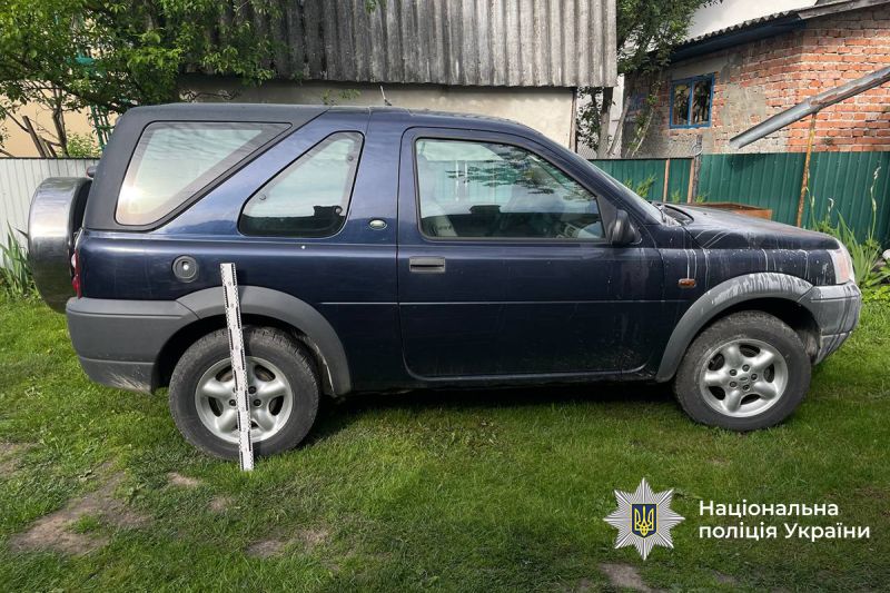 На Тернопільщині намагалися спалити військовий автомобіль