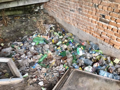У місті на Тернопільщині центральний стадіон нагадує сміттєзвалище (фото)