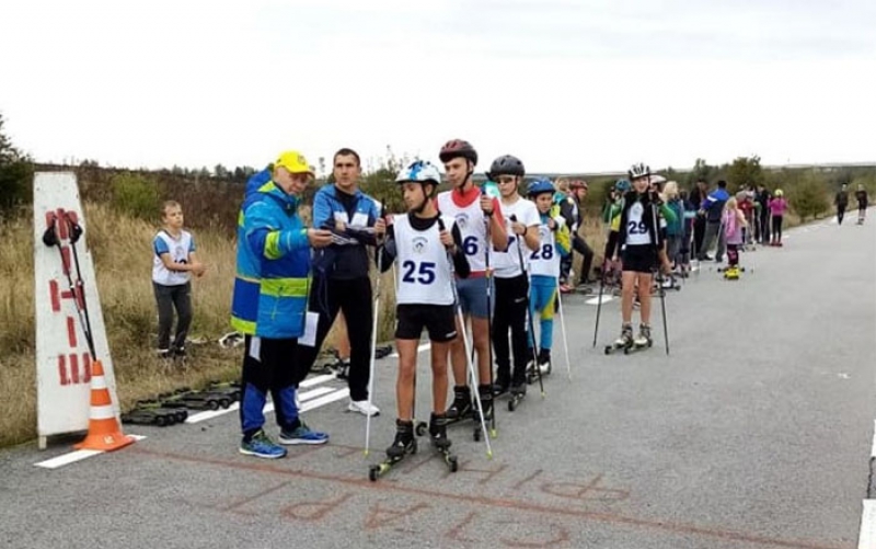 Неподалік Тернополя провели відкритий чемпіонат області з лижних гонок на лижеролерах