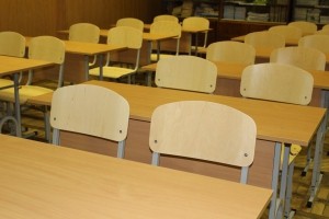 На Тернопільщині не дорахувалися парт та учнівських стільців, придбаних відділом освіти
