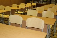 На Тернопільщині не дорахувалися парт та учнівських стільців, придбаних відділом освіти
