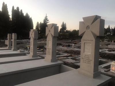 На “Пантеоні Героїв” у Тернополі встановили перші пам’ятні знаки