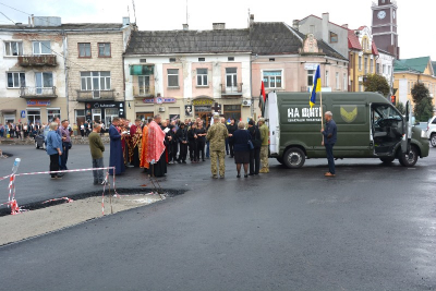 У Теребовлі на колінах зустріло тіло загиблого Героя Володимира Крупи