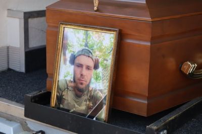 «На щиті» до рідного дому повернувся воїн з Тернопільщини Сергій Дмитришин