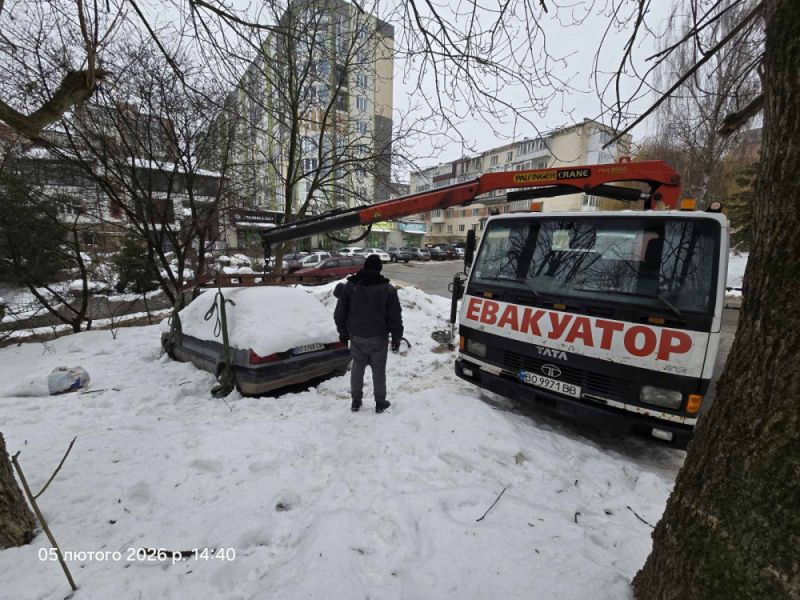З вулиць Тернополя прибрали ще два покинуті автомобілі