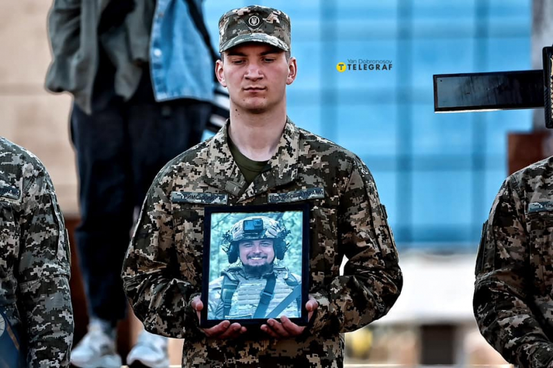 У Києві сьогодні прощаються з тернопільськими воїнами Сергієм Коновалом і Тарасом Петришиним