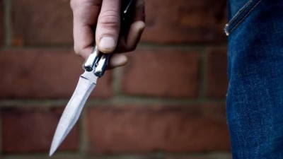 У Тернополі чоловік погрожував ножем жінці та дитині