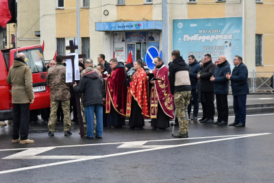 Жителі громади Тернопільщини сьогодні прощаються з полеглим воїном Романом Мельником