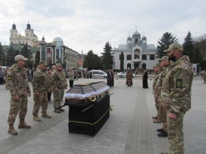 На Кременеччині прощаються з матросом Олександром Лисаком (фото)