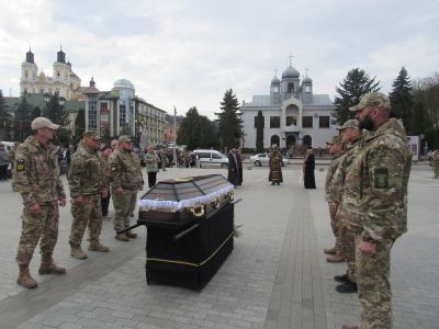 На Кременеччині прощаються з матросом Олександром Лисаком (фото)