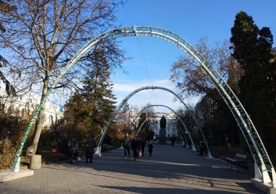 В одному із тернопільських скверів з&#039;явилися світлодіодні арки