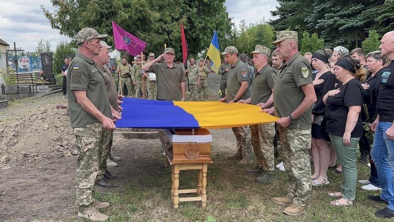 У громаді на Тернопільщині в останню дорогу провели воїна
