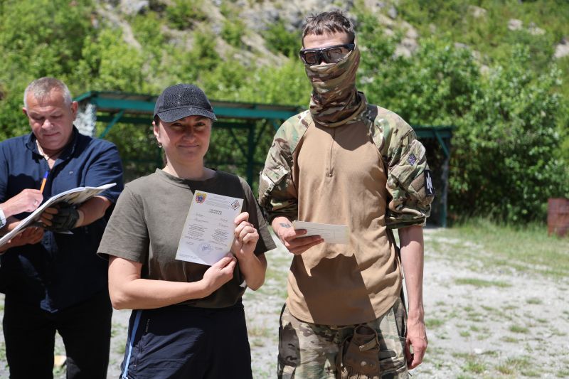 Ще одна група випускників: у Байковецькій громаді завершили навчання з нацспротиву (фото)