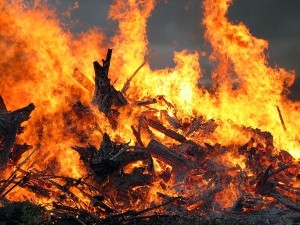 Вночі на Тернопільщині майже дотла згоріла житлова будівля