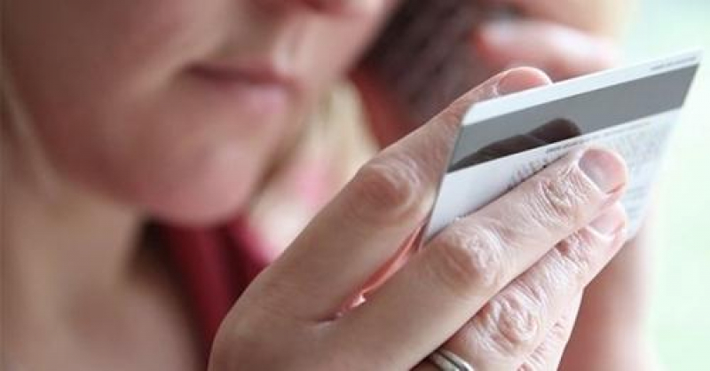 Банківський шахрай видурив у тернополянки понад 60 000 гривень